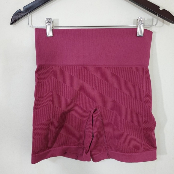 Lululemon Sculpt shorts. Size 6 - Picture 8 of 8